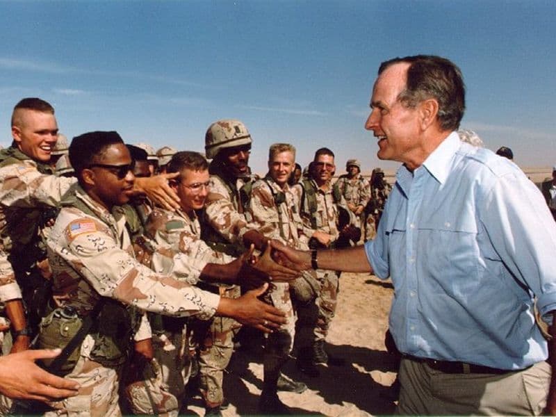 President George H.W. Bush bij de troepen in Irak