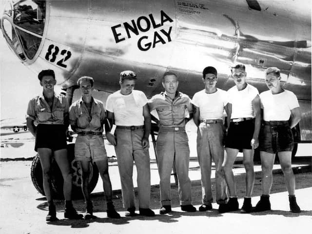 Bemanning van de Enola Gay, die 1945 een atoombom op Hiroshima gooide