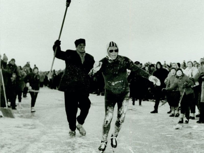 Reinier Paping tijdens de Elfstedentocht van 1963