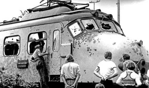 De trein bij De Punt na beëindiging van de gijzelingsactie