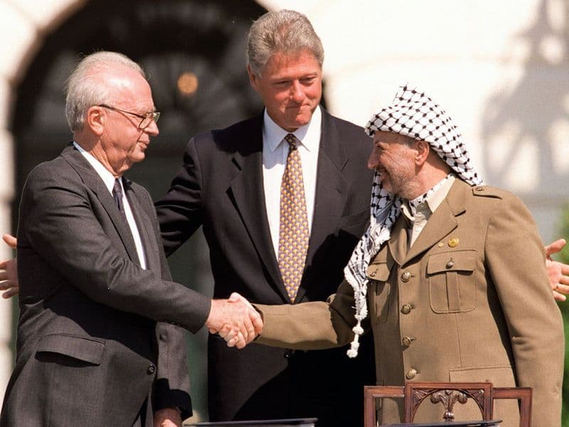 Rabin en Arafat schudden elkaar de hand
