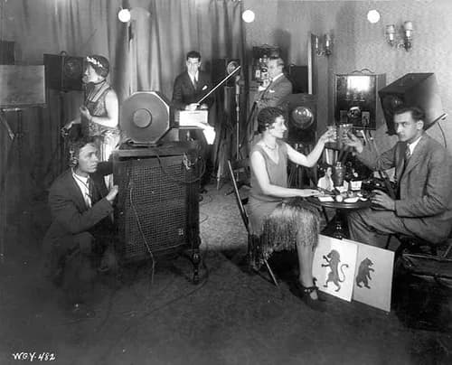 Queens Messenger, eerste televisiespel, 1928