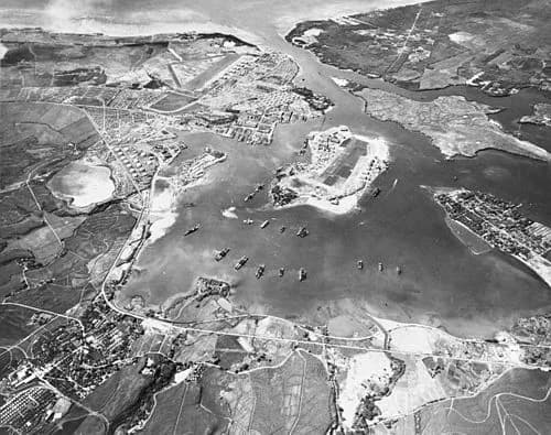 Luchtfoto van de U.S. Naval Operating Base, Pearl Harbor, Oahu, Hawaii (USA)